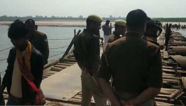 बांदा में ट्रक नदी में गिरा, एक शव बरामद